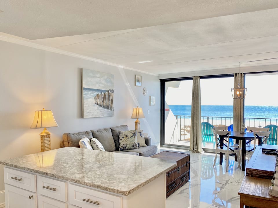 Condo, 2 Bedrooms, Balcony, Beachfront (202) | In-room dining