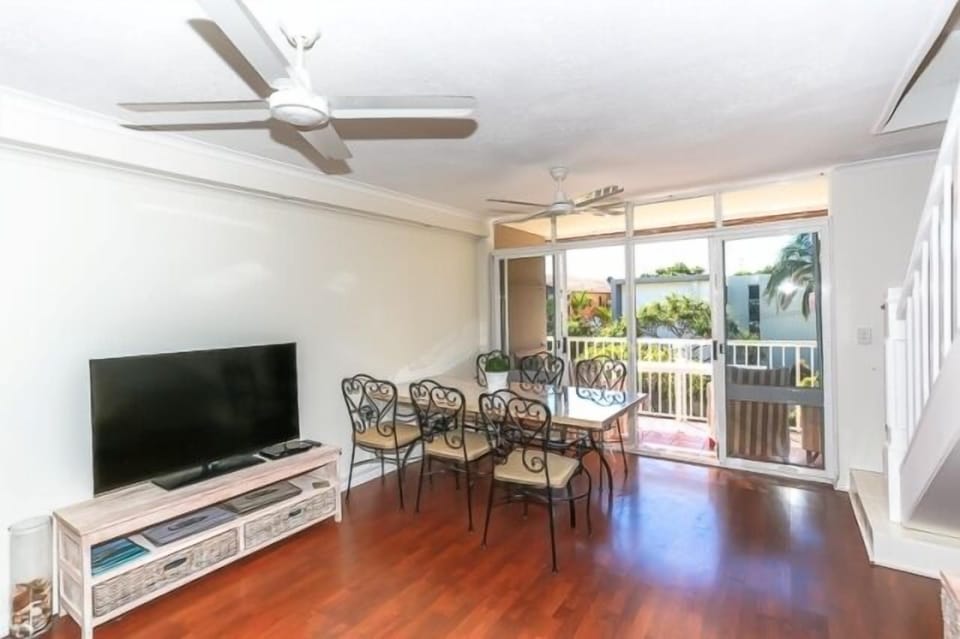 Apt 7 - 2 Bed 1 Bath | Living area | Flat-screen TV, DVD player