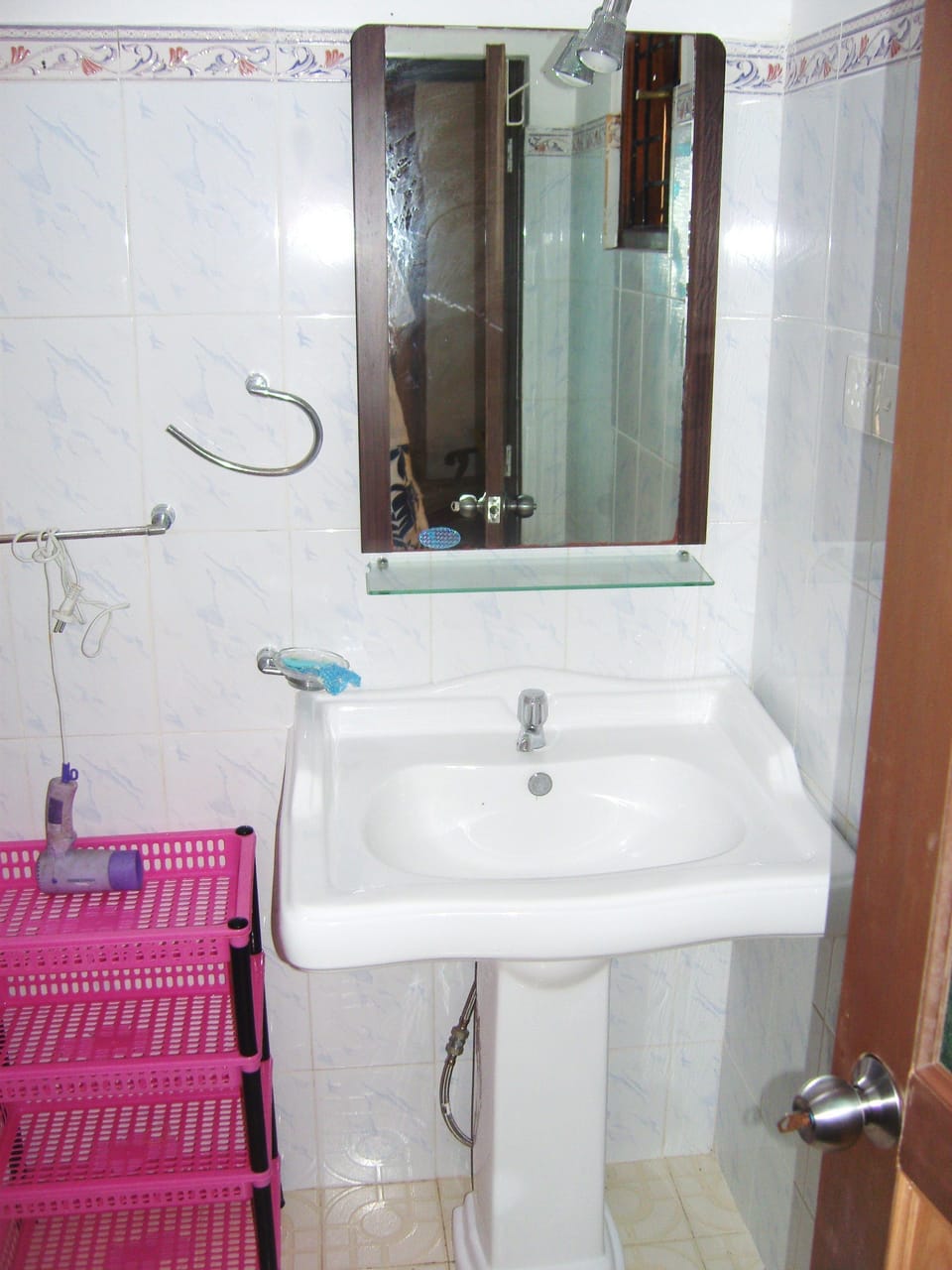Master Room | Bathroom | Shower, free toiletries, hair dryer, towels