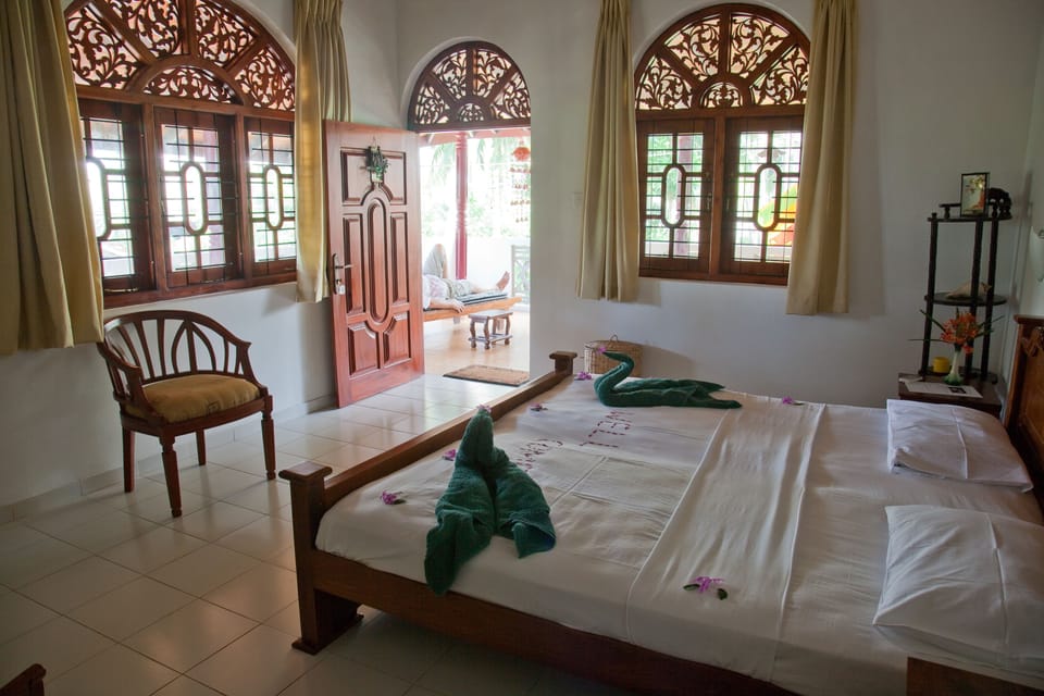 Lounge Room | 4 bedrooms, premium bedding, pillowtop beds, individually decorated