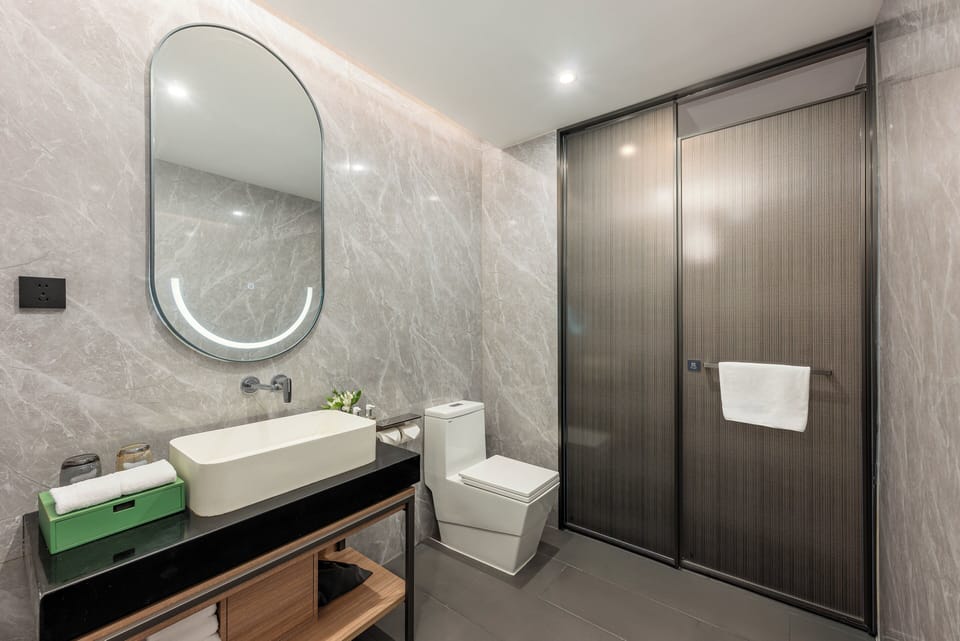 Shower, free toiletries, hair dryer, bathrobes