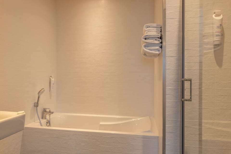 Triple Room | Bathroom | Shower, hair dryer, towels