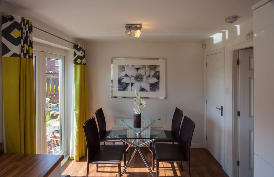 Executive House, 3 Bedrooms | In-room dining