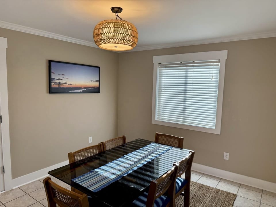 Condo, 2 Bedrooms | Dining