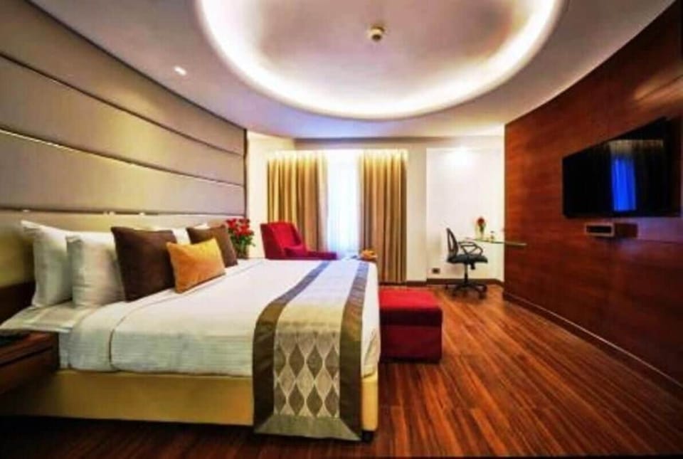 Luxury Double Room | 1 bedroom, premium bedding, minibar, in-room safe