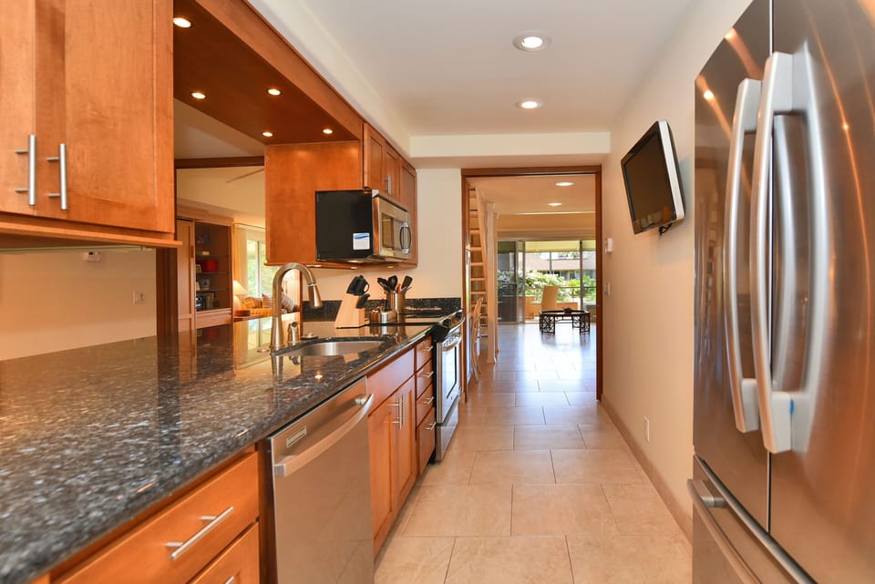 Condo, 1 Bedroom | Private kitchen | Microwave, coffee/tea maker, toaster