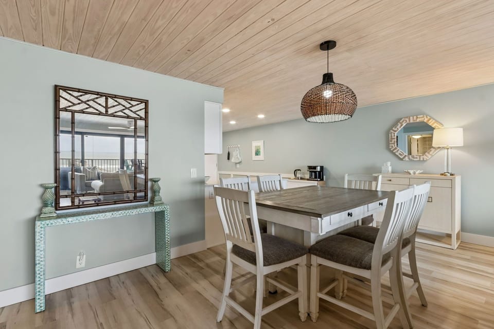 Condo, 3 Bedrooms | Dining