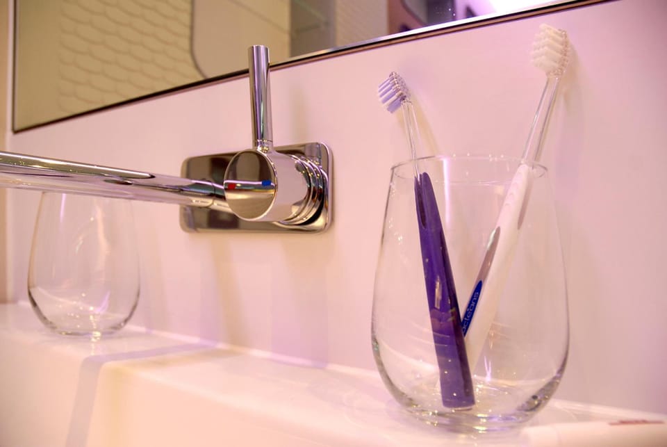 Shower, rainfall showerhead, free toiletries, hair dryer