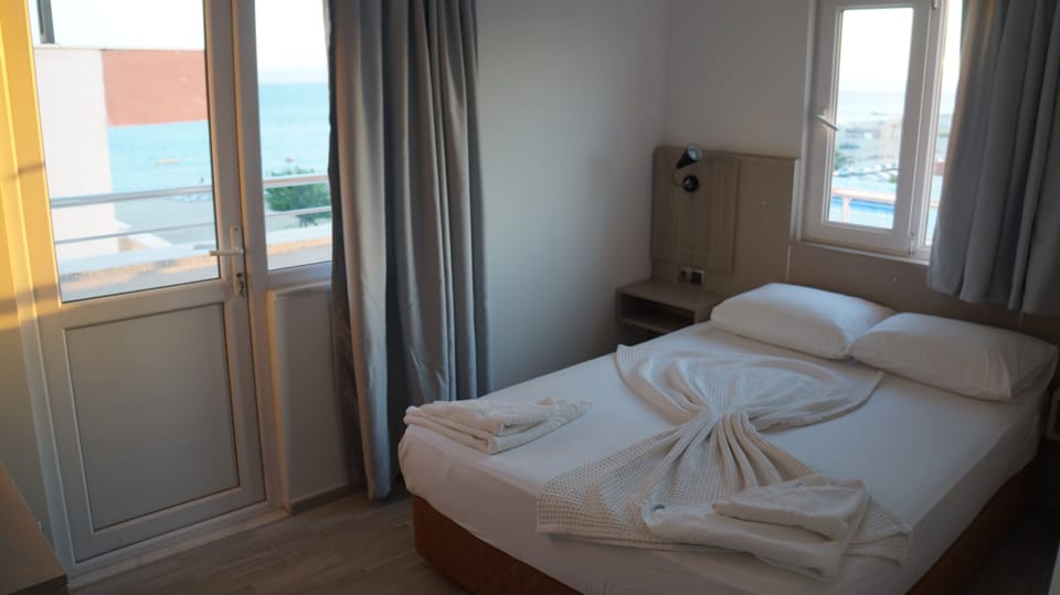 Double Room, 1 Double Bed, Balcony | Premium bedding, minibar, in-room safe, soundproofing