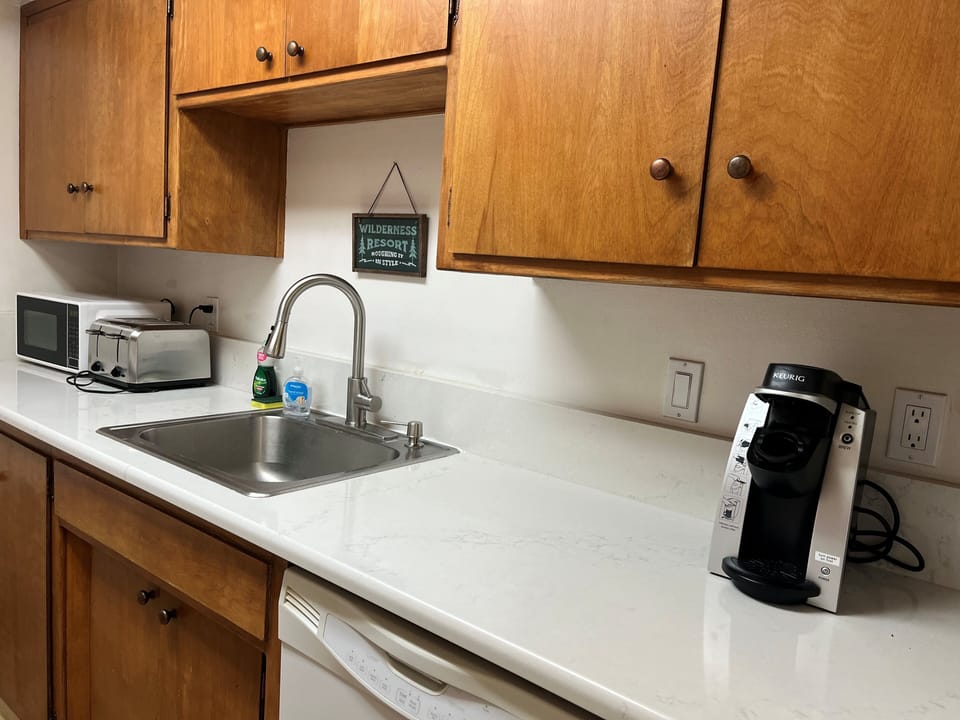 Condo, 3 Bedrooms | Private kitchen | Fridge, microwave, oven, coffee/tea maker