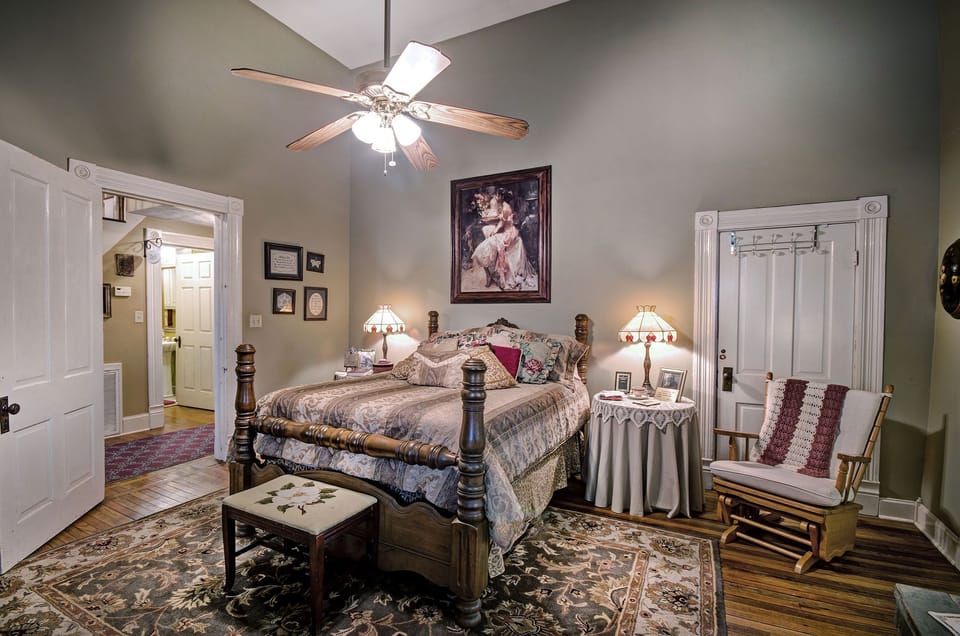 Traditional Room, 1 Queen Bed, Private Bathroom, Hill View | 1 bedroom, blackout drapes, iron/ironing board, bed sheets