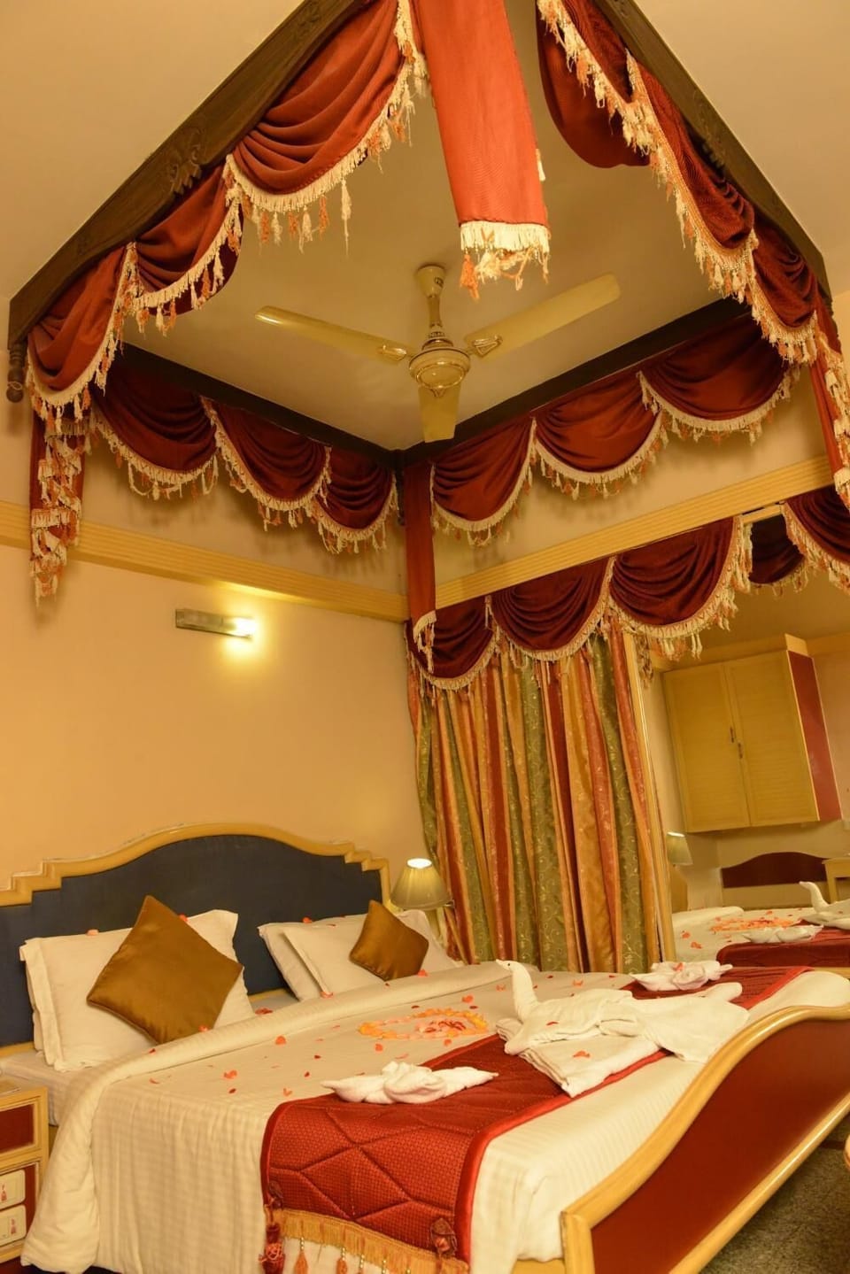 Hypo-allergenic bedding available, in-room safe, desk