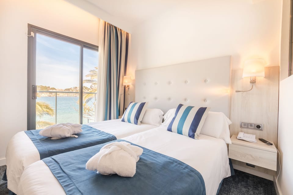Superior Room, Balcony, Oceanfront | Minibar, desk, blackout drapes, iron/ironing board