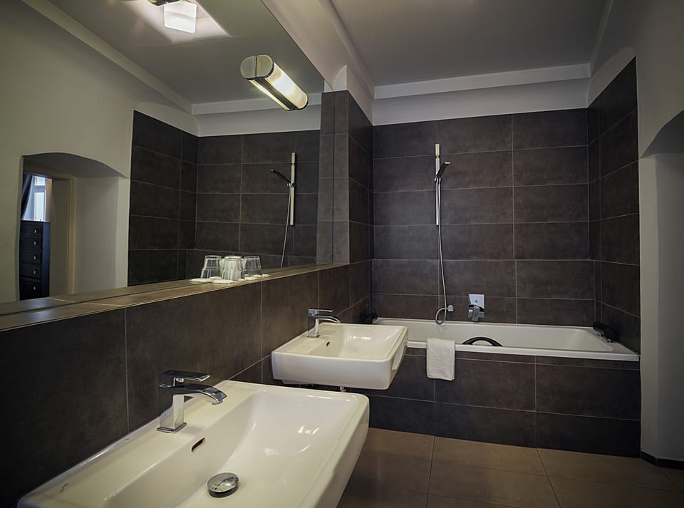 Superior Double Room, 1 Double Bed with Sofa bed | Bathroom | Combined shower/tub, free toiletries, hair dryer, towels