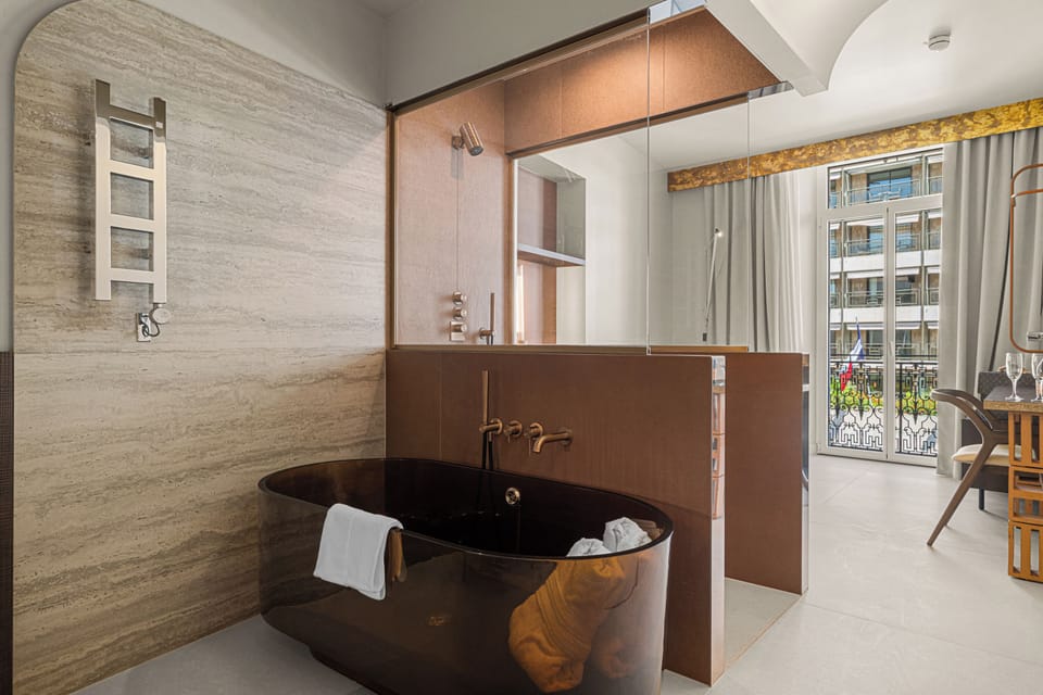 Suite Balcon Mer | Bathroom | Free toiletries, hair dryer, towels, soap
