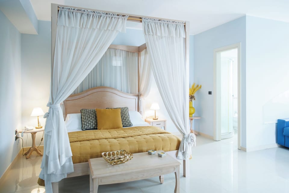 Junior Suite Palace | Minibar, in-room safe, desk, soundproofing