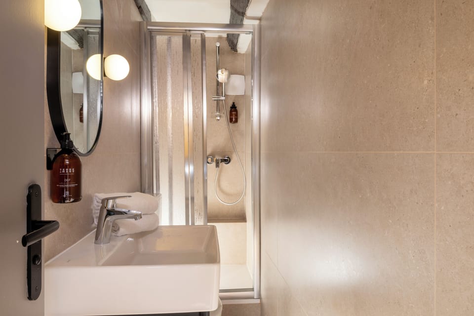 Twin Room | Bathroom | Hair dryer, towels, soap, shampoo