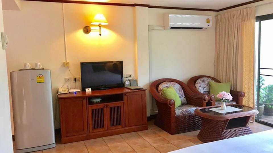 Luxury Room | Premium bedding, in-room safe, desk, iron/ironing board