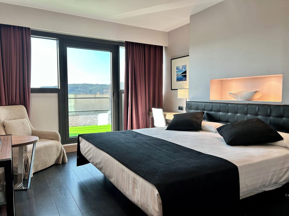 Superior Double Room (with terrace) | Minibar, in-room safe, desk, laptop workspace