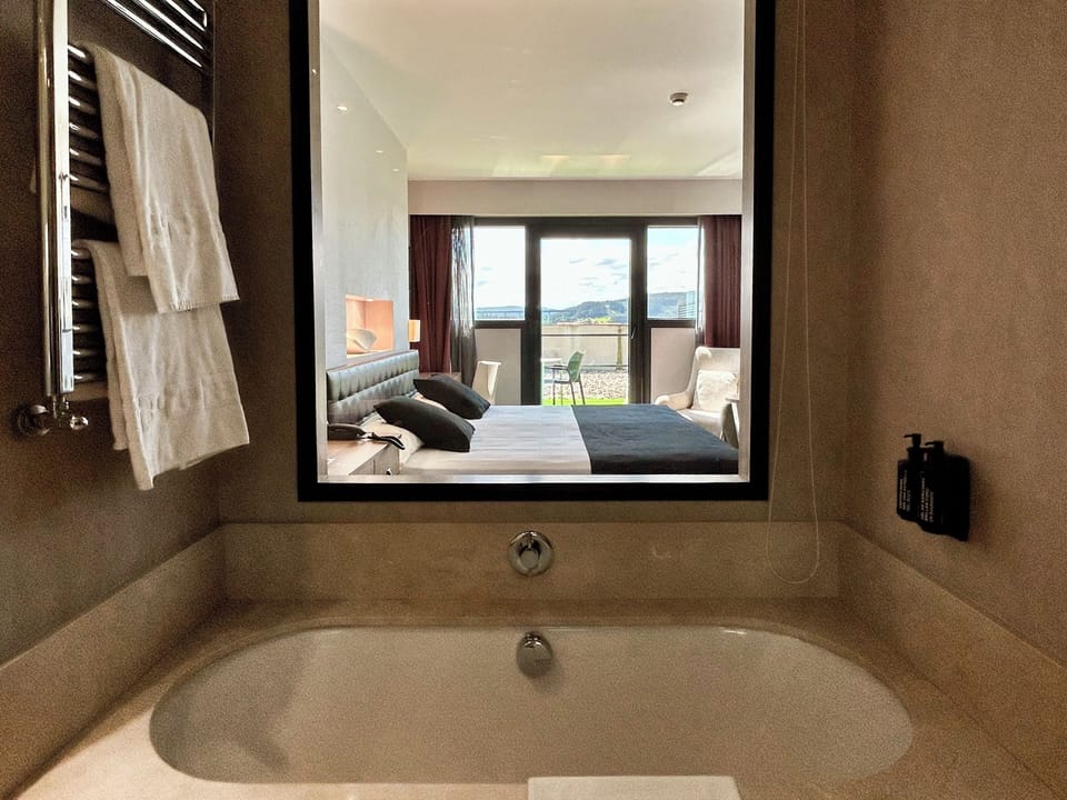Superior Double Room (with terrace) | Bathroom | Free toiletries, hair dryer, towels, soap