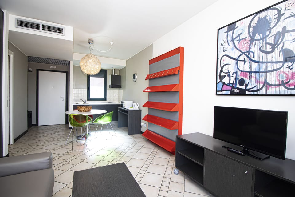 Superior Apartment | Private kitchen | Fridge, microwave, stovetop, coffee/tea maker