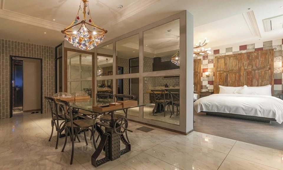 MarePool Family Suite Double Two bed BF PKG | In-room safe, individually decorated, individually furnished, desk