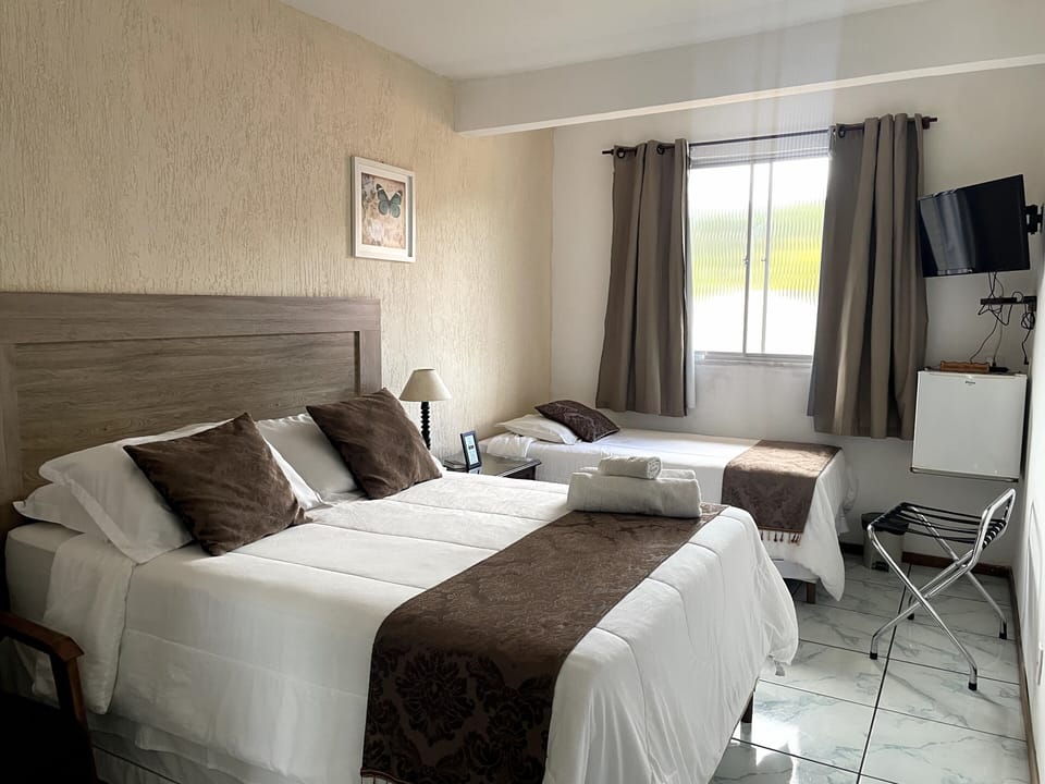 Comfort Room | Minibar, iron/ironing board, free WiFi, bed sheets