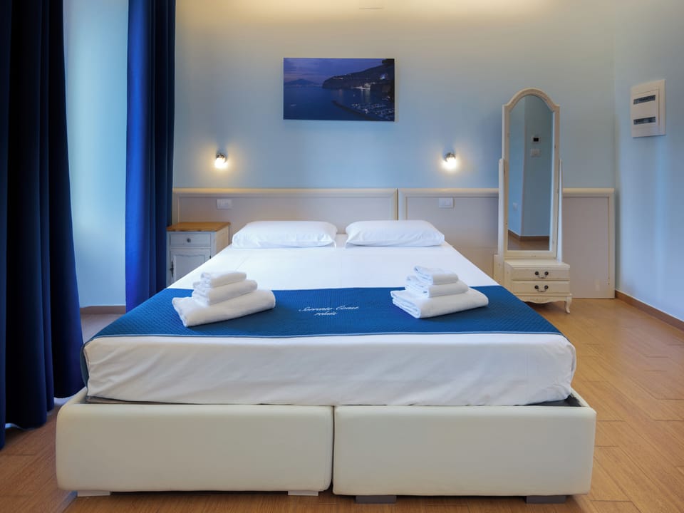 Double Room | Minibar, desk, blackout drapes, free WiFi