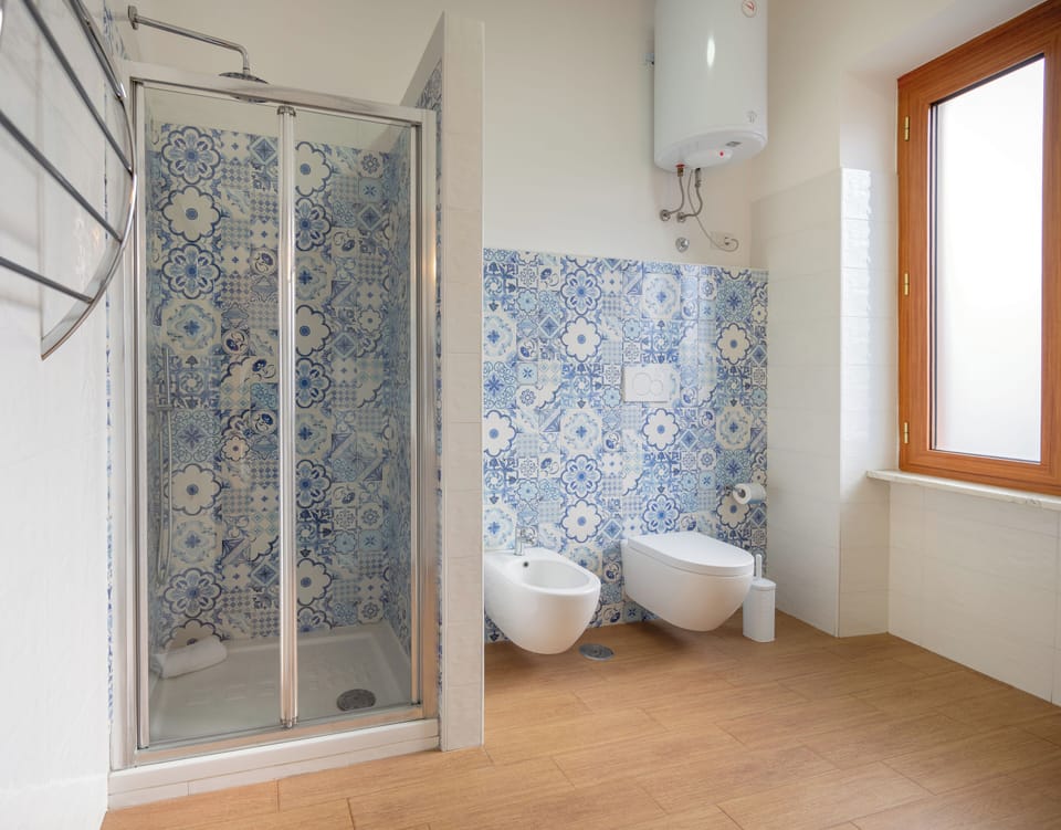Camera quadrupla luxury | Bathroom | Shower, free toiletries, hair dryer, bidet