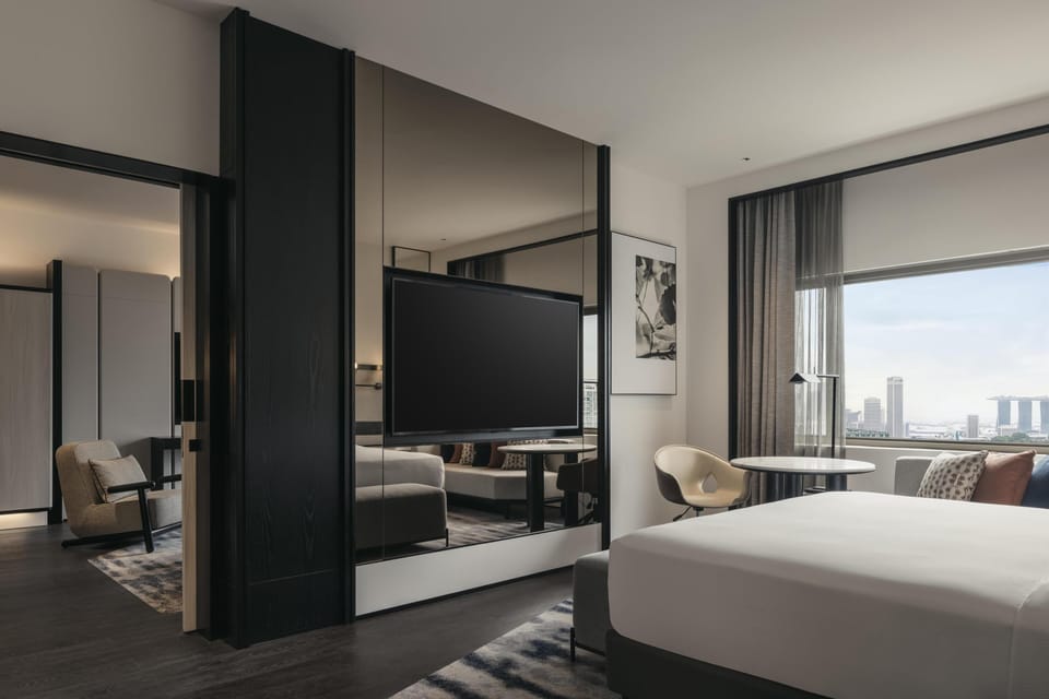  King Marina Bay View Suite with Lounge Access | Living area