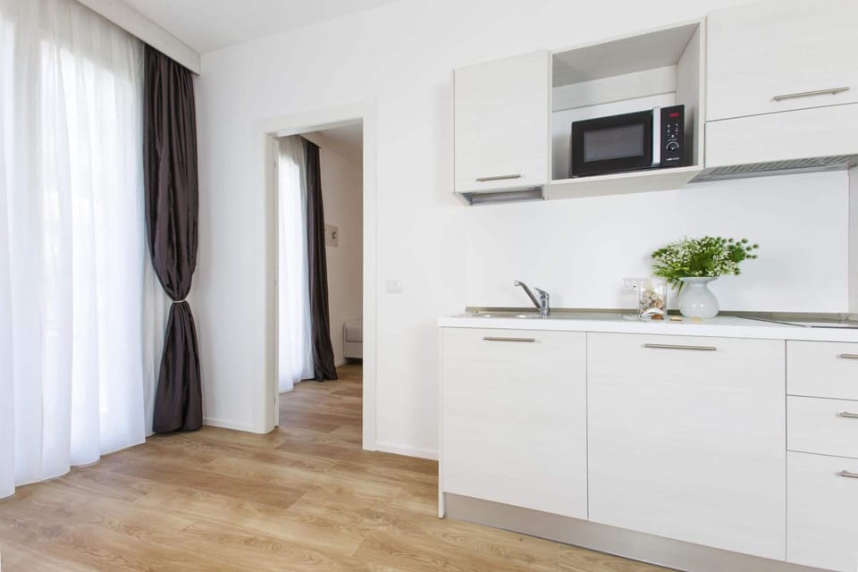 Fridge, microwave, stovetop, cookware/dishes/utensils