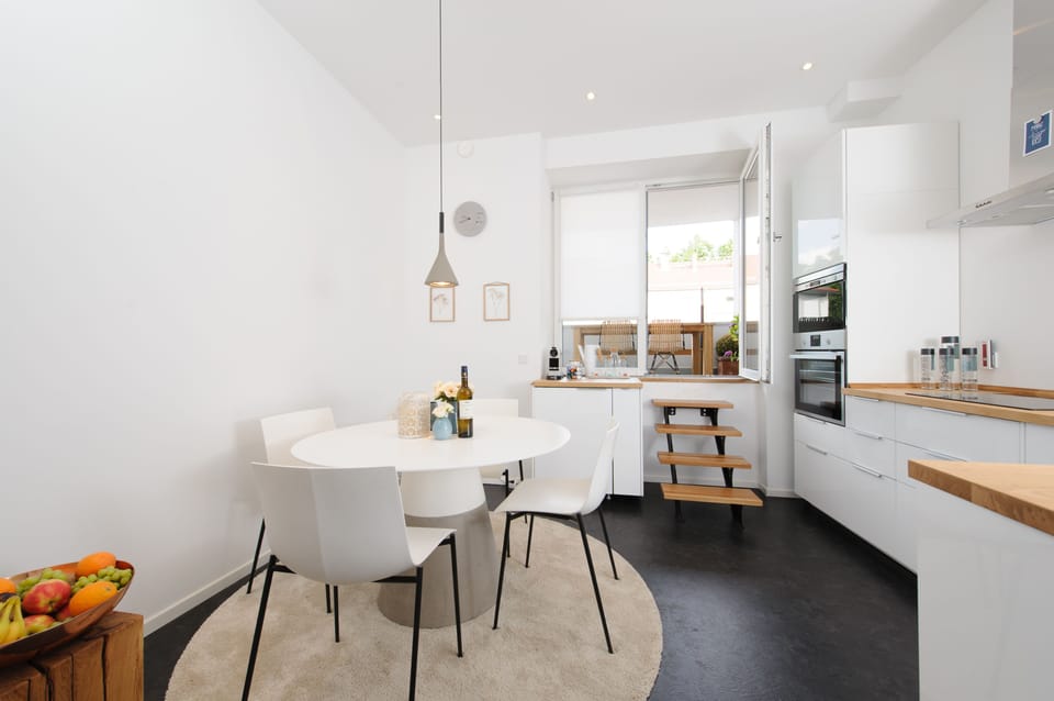 Classic Apartment, 2 Bedrooms, Balcony | In-room dining