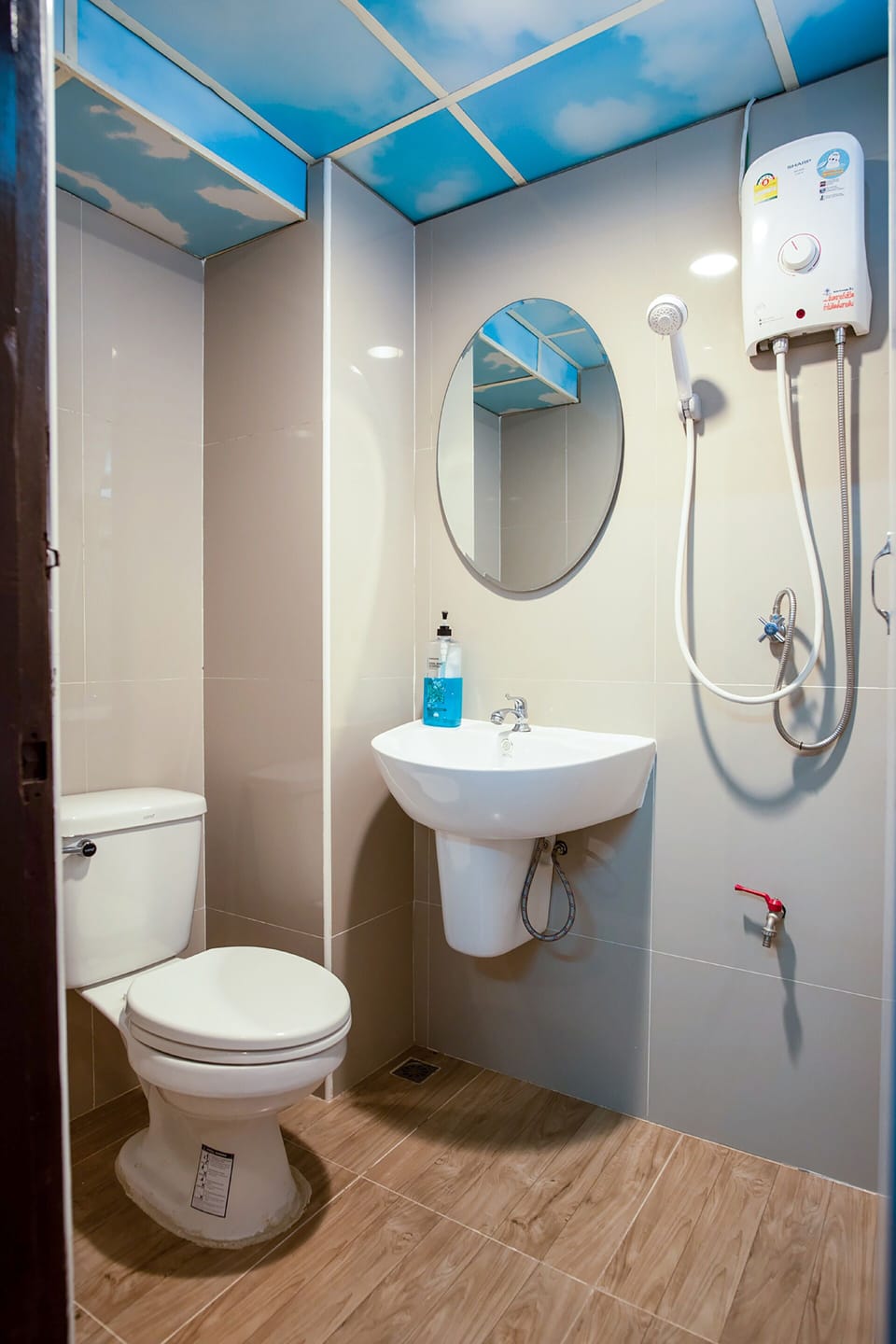 Standard Double Room | Bathroom | Shower, towels, soap, shampoo
