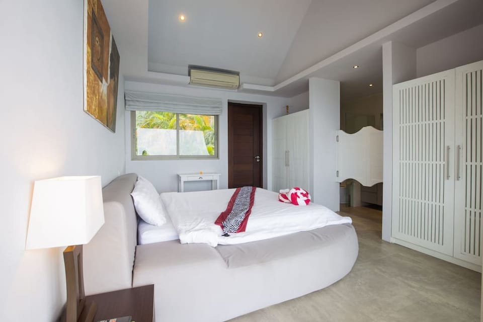 5 bedrooms, premium bedding, in-room safe, iron/ironing board