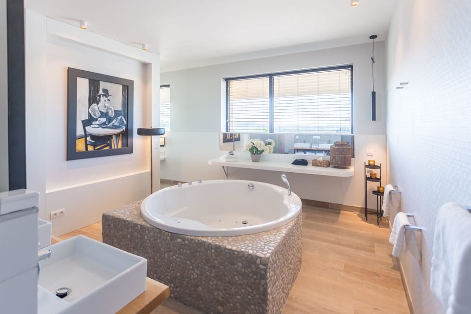 Luxury Suite, Sauna | Bathroom | Shower, rainfall showerhead, free toiletries, hair dryer