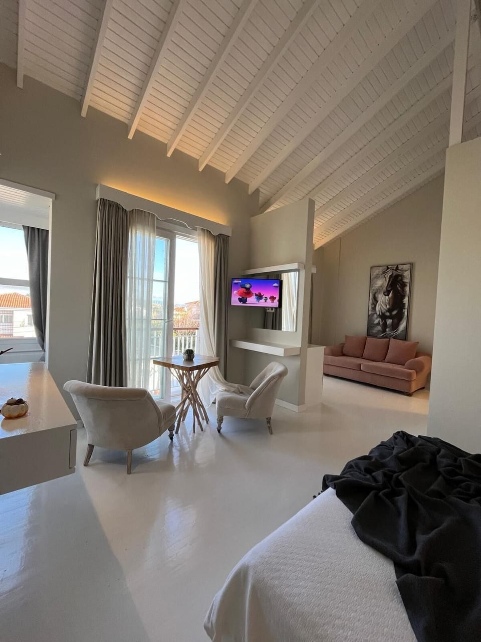 Exclusive Suite, Pool View | Premium bedding, minibar, in-room safe, blackout drapes