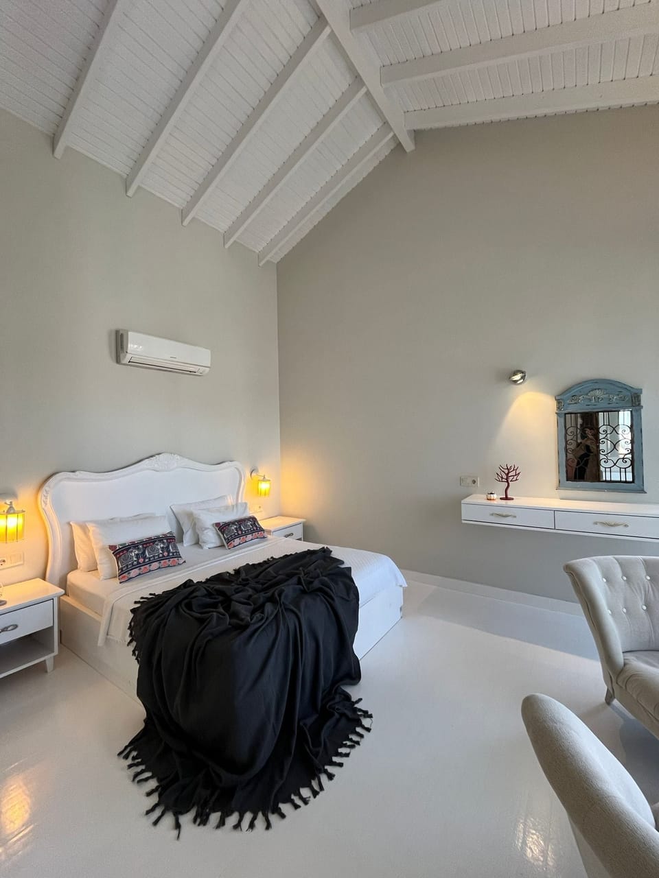 Exclusive Suite, Pool View | Premium bedding, minibar, in-room safe, blackout drapes