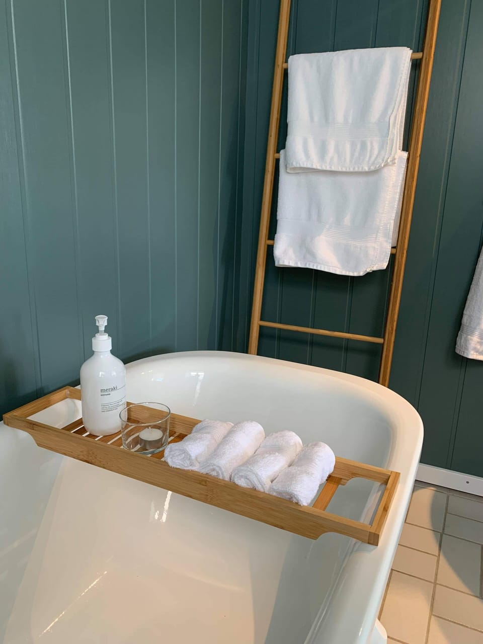Madelaine | Bathroom | Hair dryer, towels