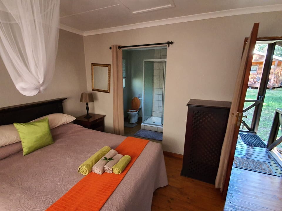 Basic Cabin | 1 bedroom, desk, laptop workspace, WiFi (free)