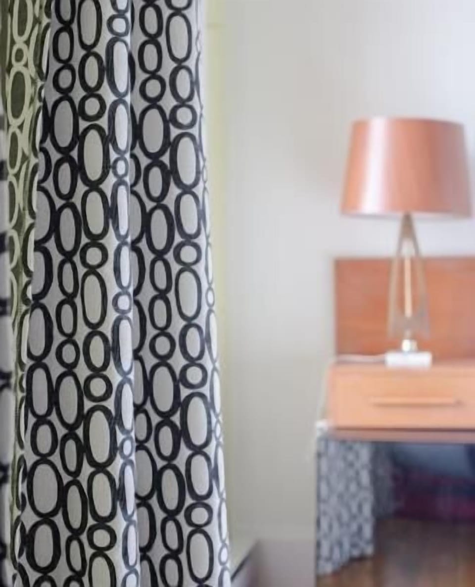 Junior Double Room Single Use, 1 Queen Bed, Private Bathroom, City View | Iron/ironing board, WiFi (free), individually decorated, bed sheets
