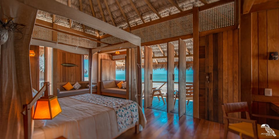 Ocean Lodge | Minibar, in-room safe, desk, iron/ironing board