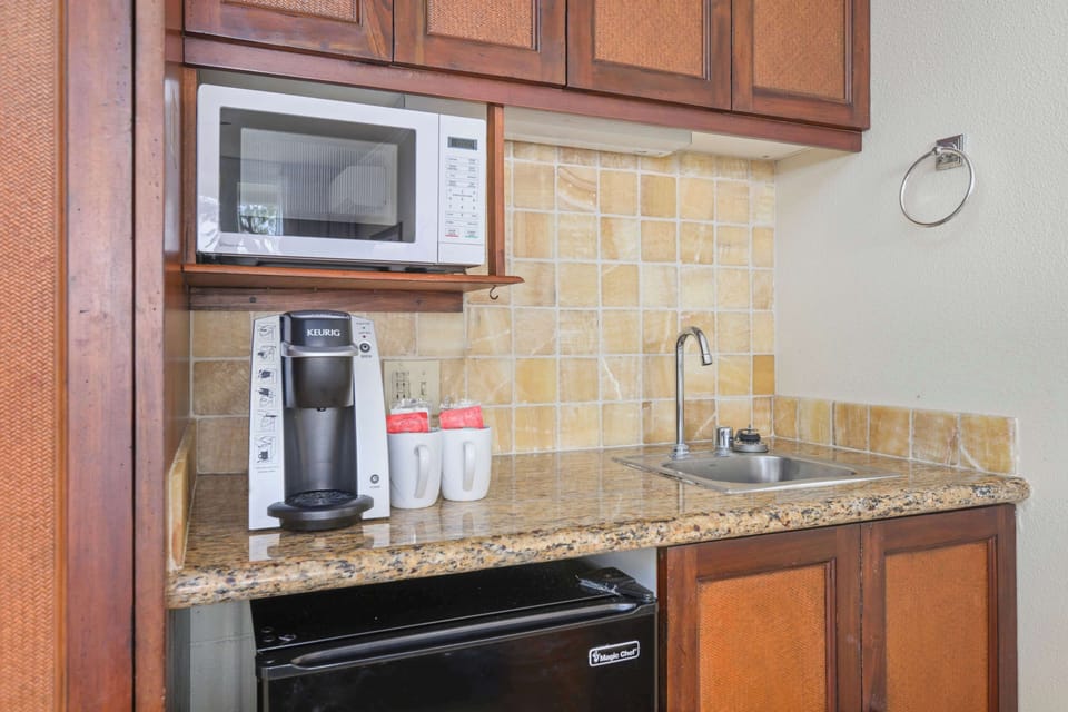 Room, Oceanfront | Private kitchenette | Fridge, microwave, coffee/tea maker