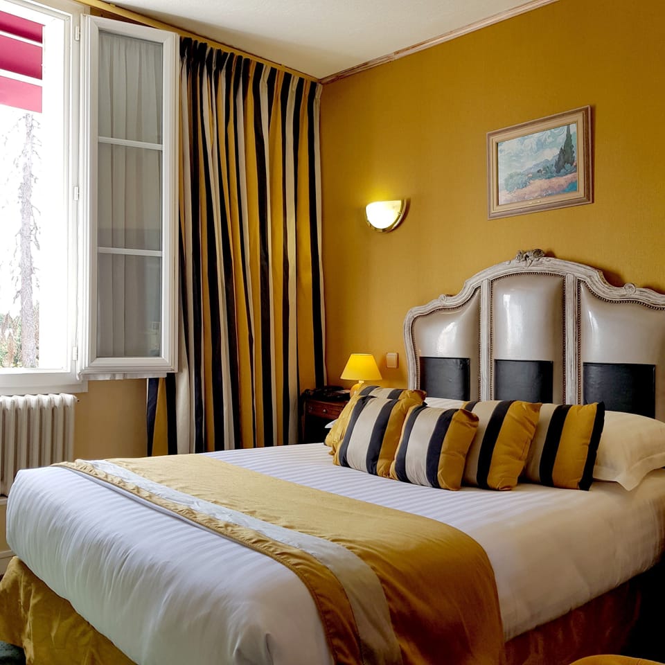 Standard Single Room | Minibar, desk, blackout drapes, rollaway beds