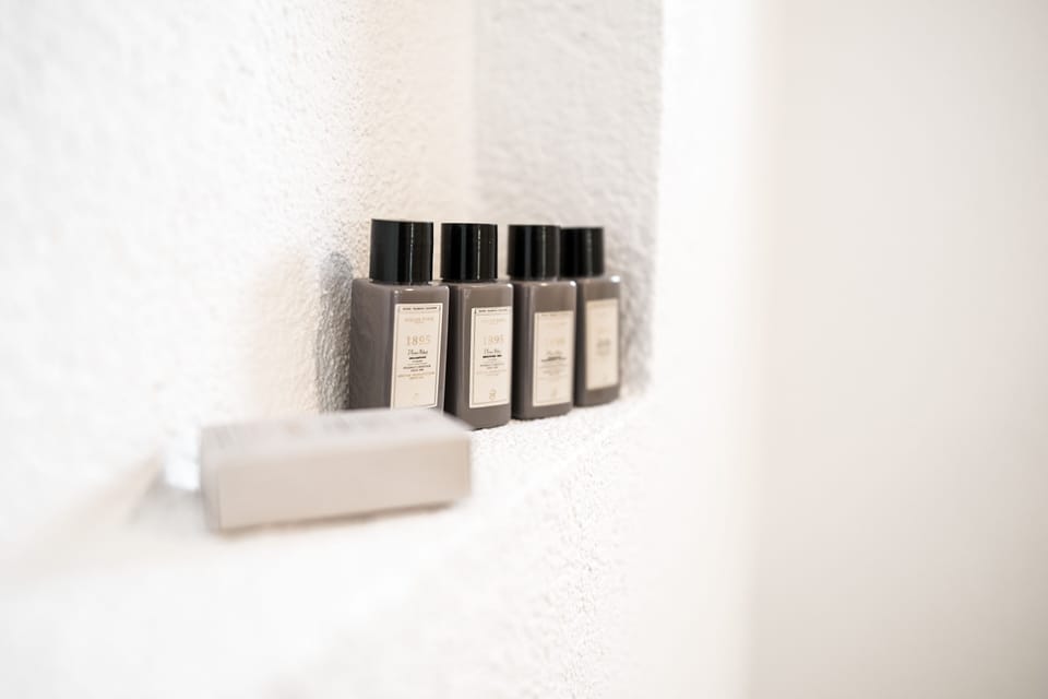 Comfort Triple Room | Bathroom | Shower, free toiletries, hair dryer, bathrobes