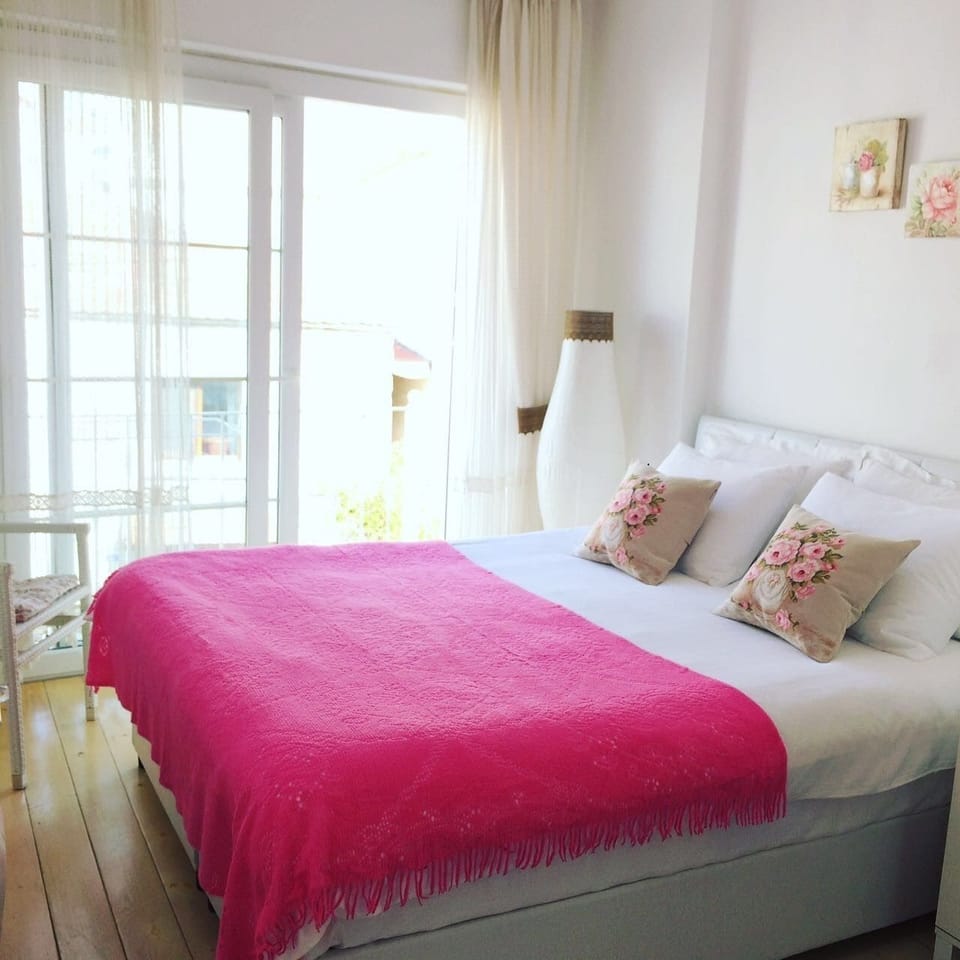 Deluxe Double Room | Desk, free WiFi, bed sheets