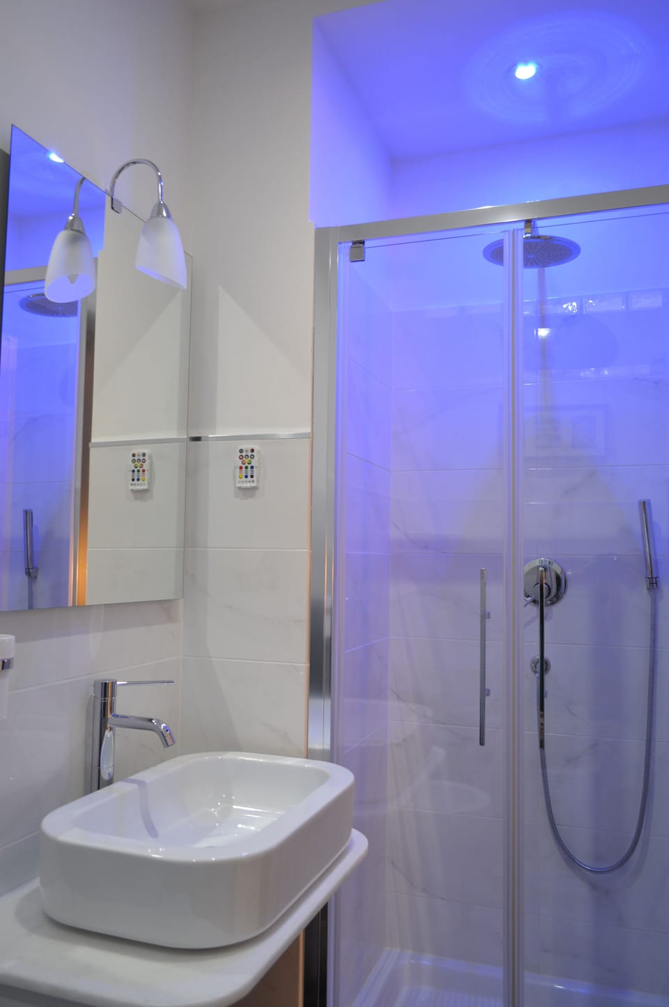 Executive Double Room | Bathroom | Shower, free toiletries, hair dryer, towels
