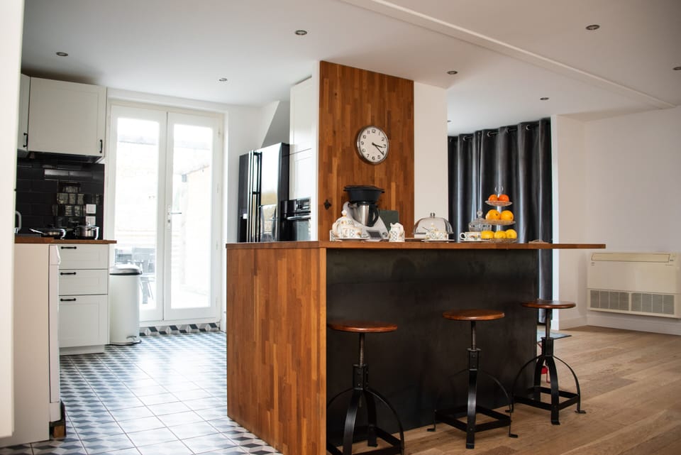 Apartment, Ensuite | Private kitchen | Highchair