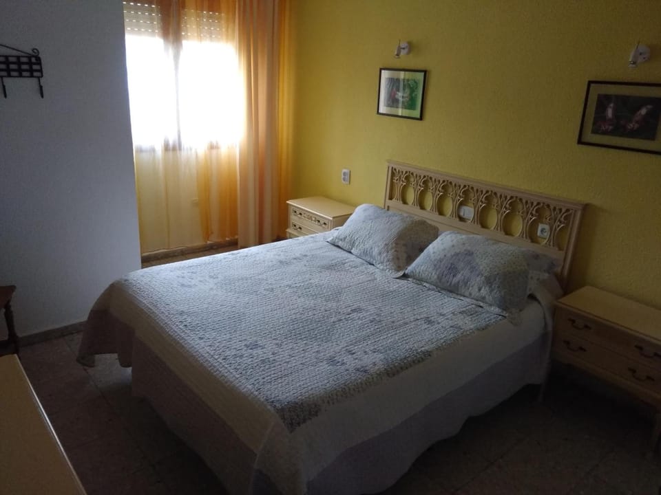 Cribs/infant beds, free WiFi