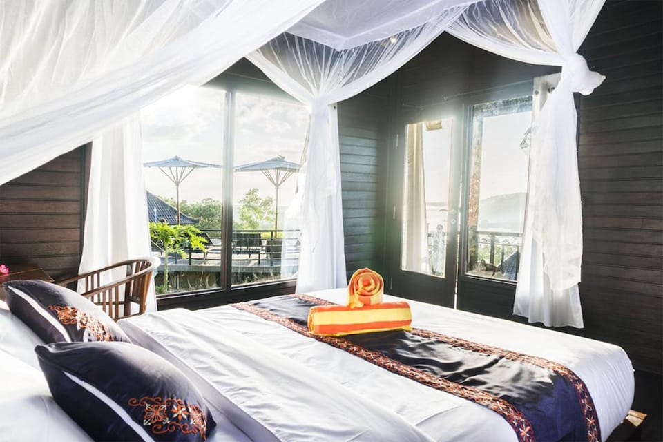 Deluxe Bungalow, Sea View | Minibar, in-room safe, desk, soundproofing