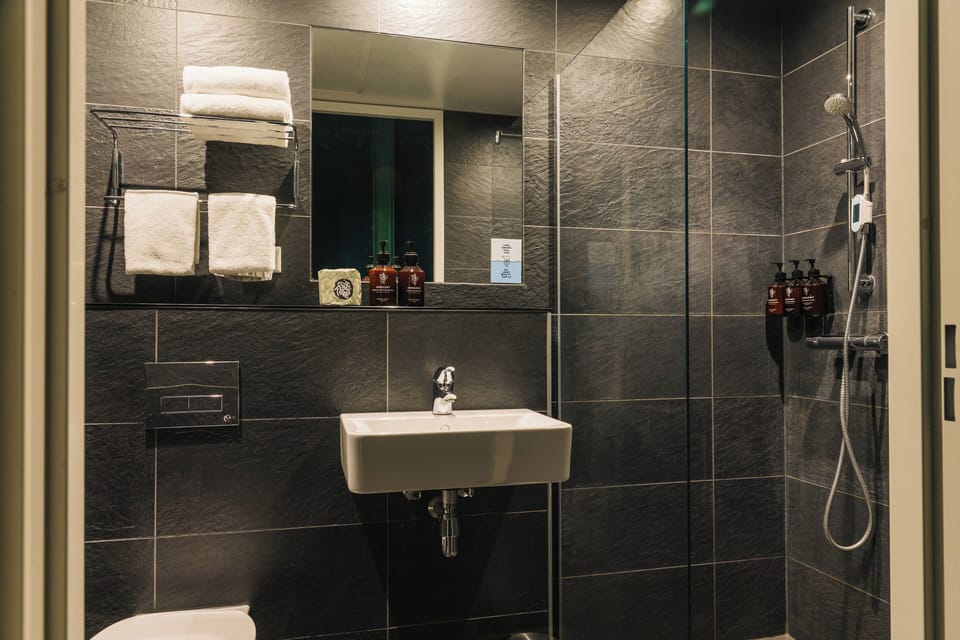 Shower, free toiletries, towels